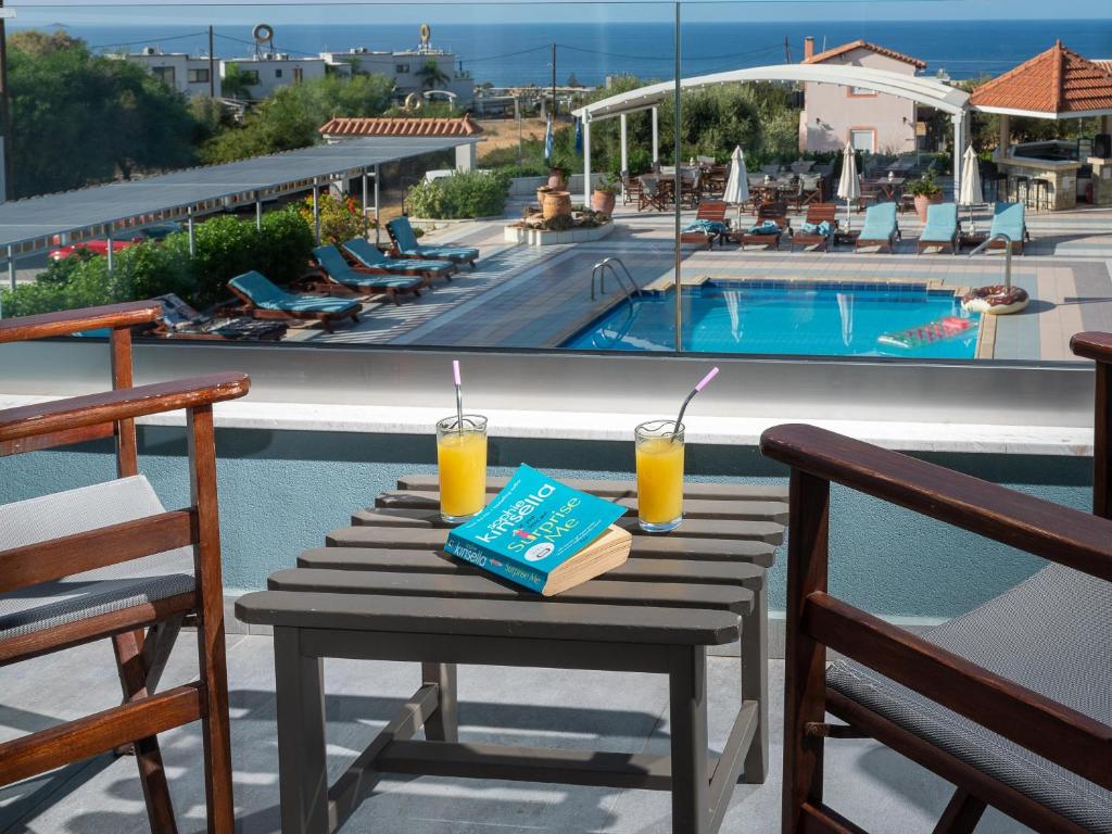Evalia Apartments — Basen in Hersonissos