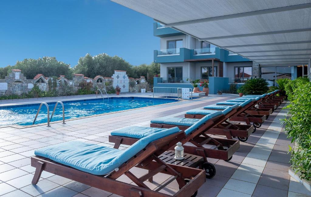 Evalia Apartments — Basen in Hersonissos
