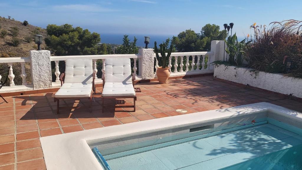 Romantic white Villa -private pool - 4