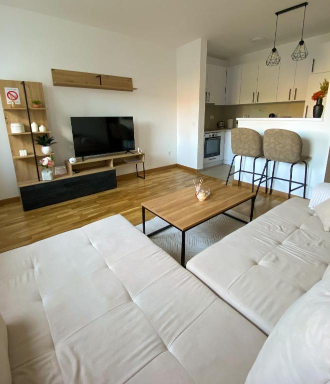 FRONT Apartment - 1