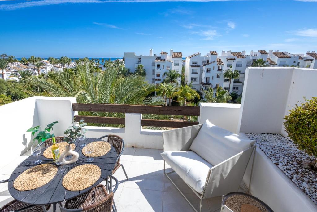 Top floor spacious apartment with sea views in Costalita - 1