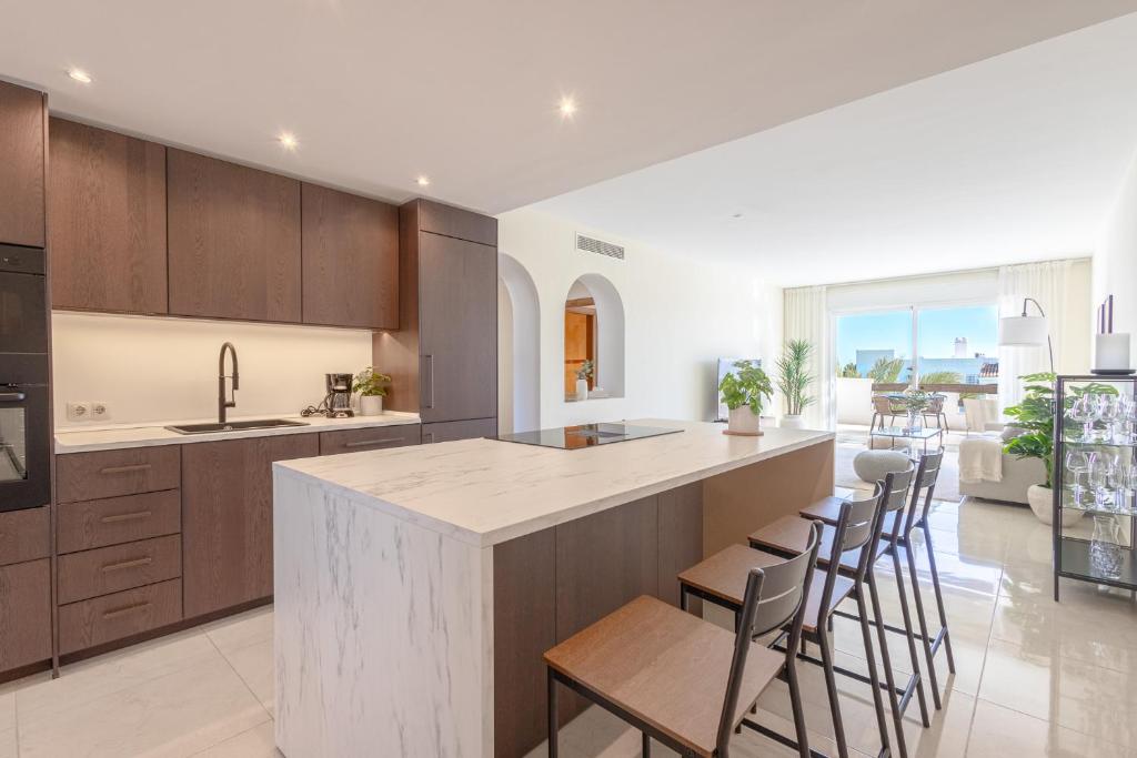 Top floor spacious apartment with sea views in Costalita - 2