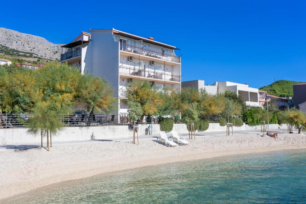 Family friendly seaside apartments Podstrana Split - 13725 전경