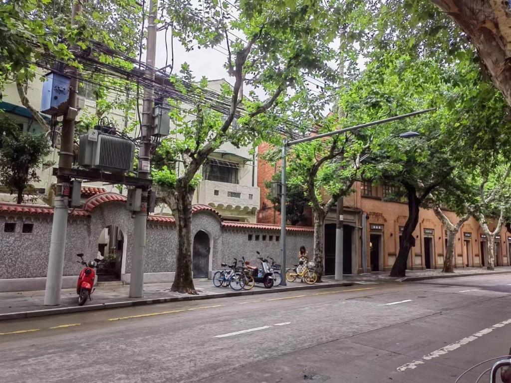 Shanghai Garden Historical loft Apartment with courtyard and citywalk- Near Downtown Wukang Road, Shanghai
