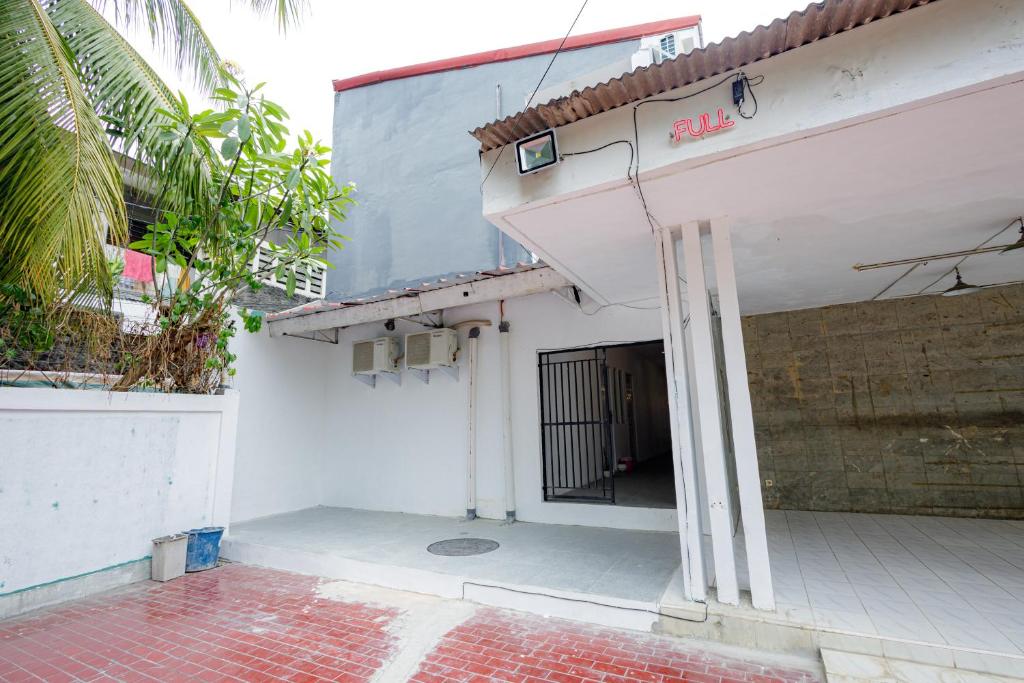 RedDoorz near Jalan Cikini