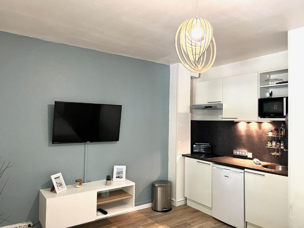 LE GEROUDIS - Studio centre ville - plage -clim - 1