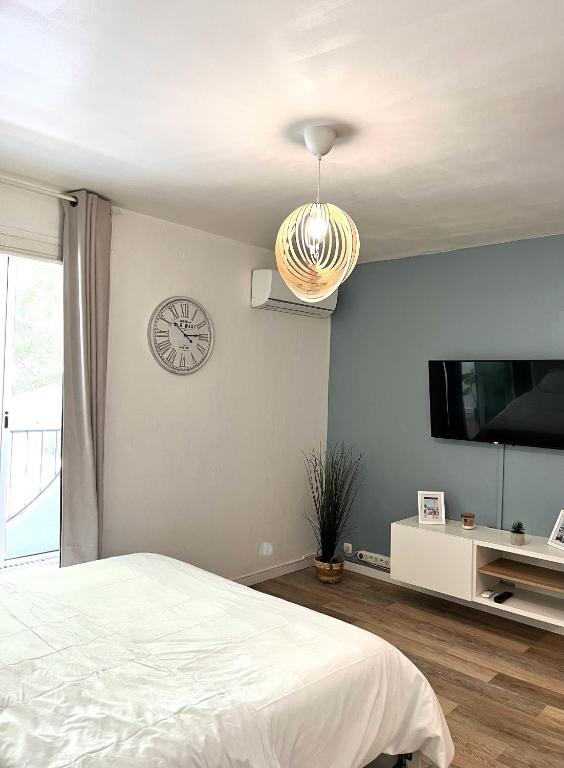 LE GEROUDIS - Studio centre ville - plage -clim - 3
