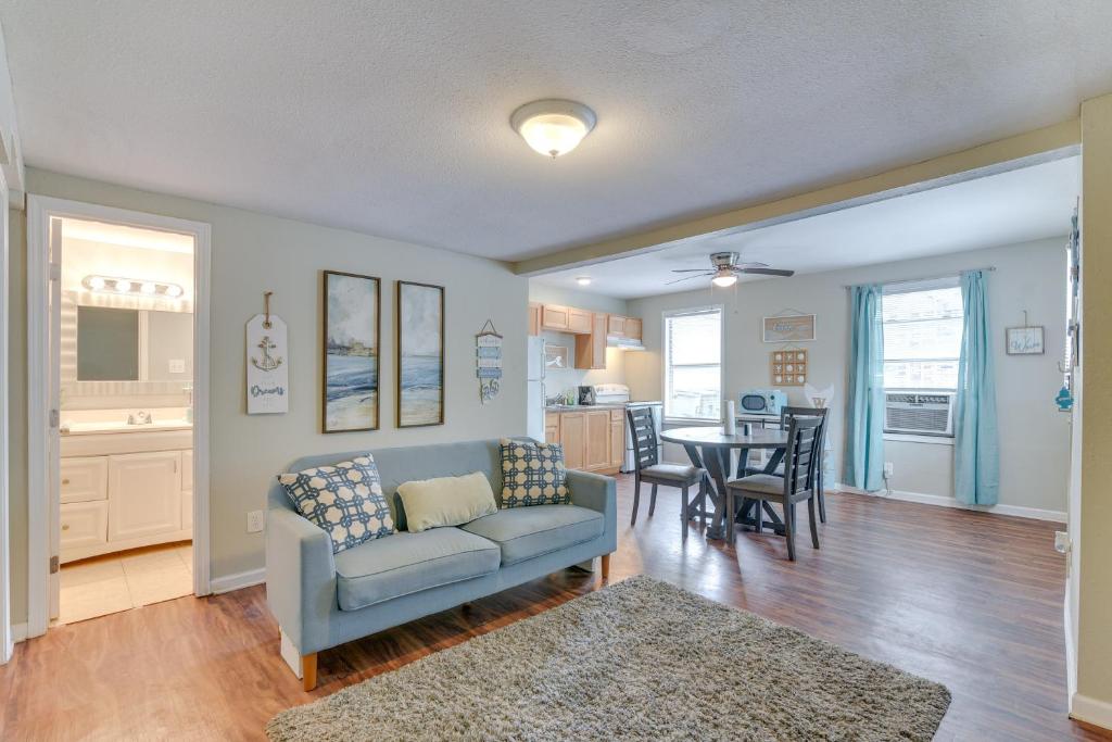 Walk to Beach Cozy Unit in Galveston!, Galveston