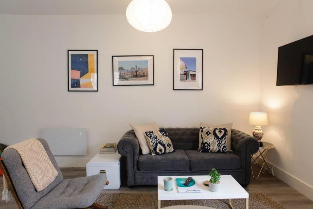 BOURNECOAST - TOWN CENTRE - BEACH 10 min WALK - GARDEN PATIO - 8421, Bournemouth