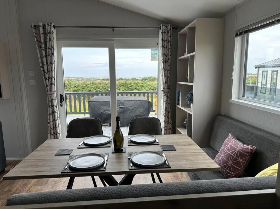 Modern Lodge with Amazing Views photo 3