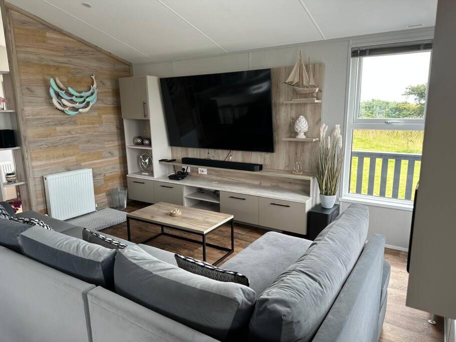 Modern Lodge with Amazing Views photo 2