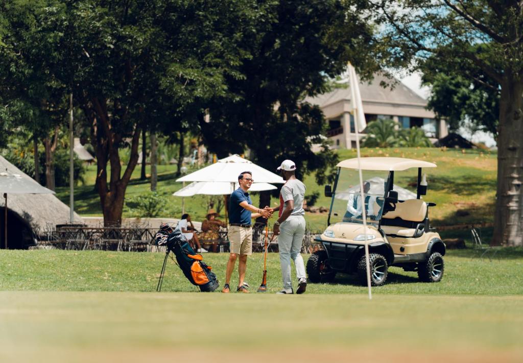 Гольф-поле (на территории)