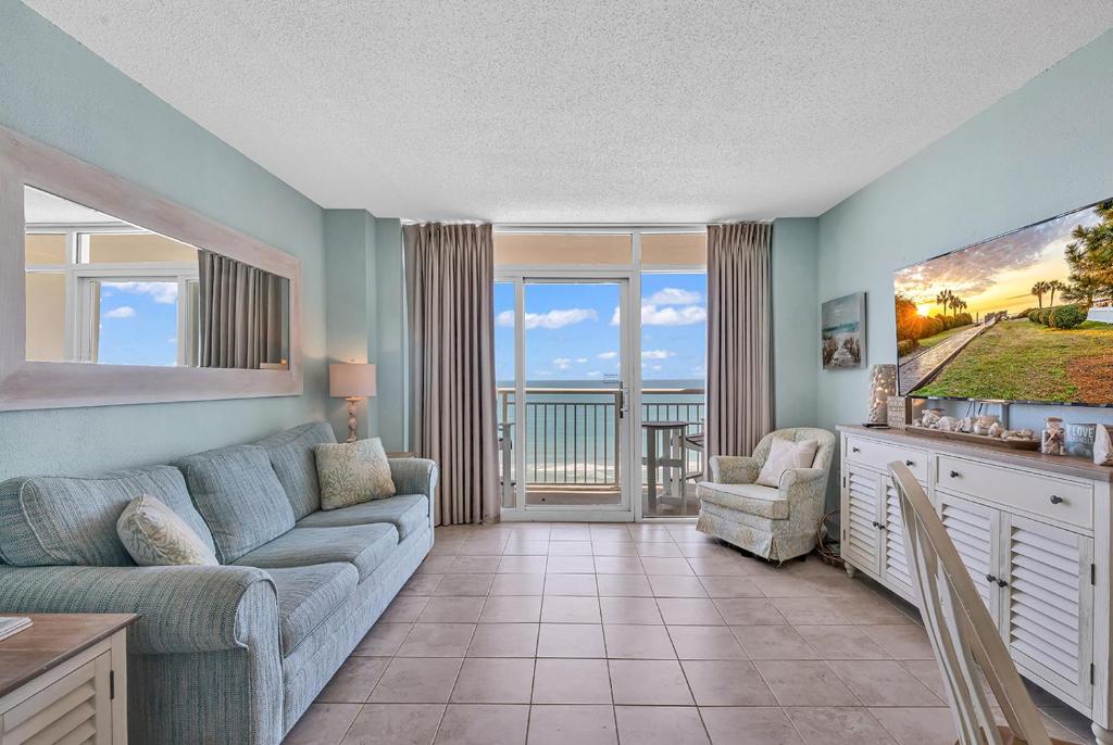 Spacious Oceanfront Condo - Bay Watch 1138, Myrtle Beach