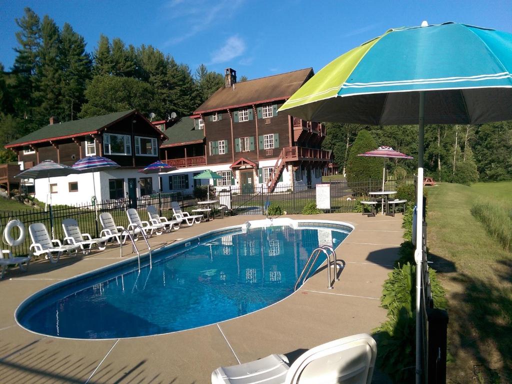 Swiss Chalets Village Inn photo