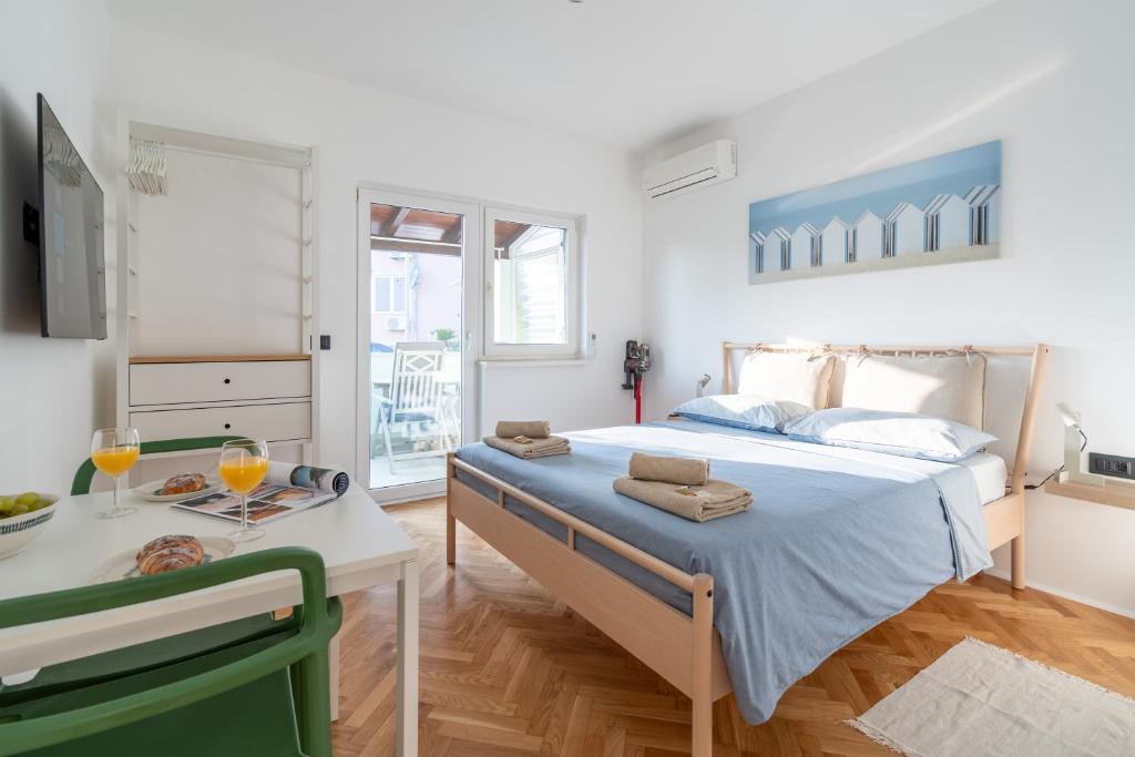 Modern Studio with Terrace, Bikes & Parking, Rovinj