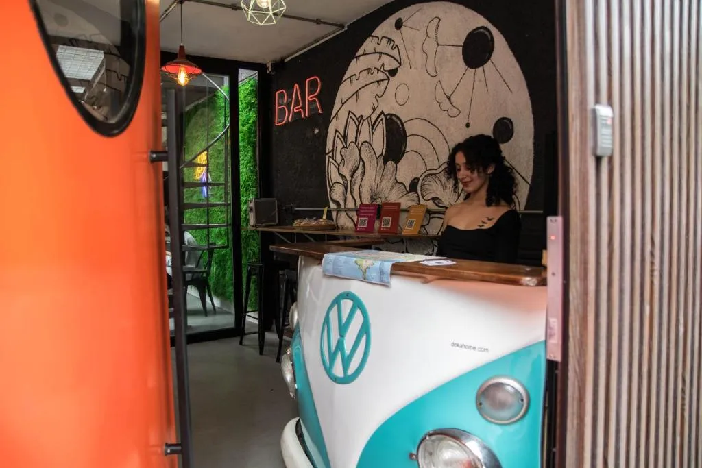 MedioMundo Hostel, hotel in Montevideo