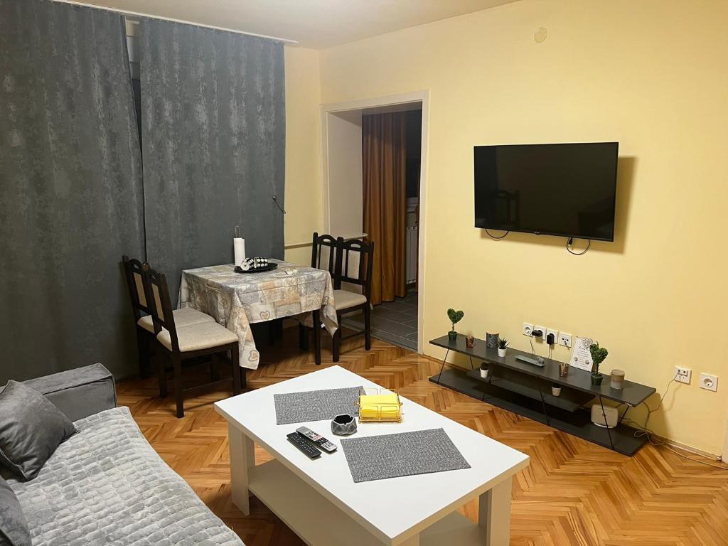Apartman 2E, Tuzla