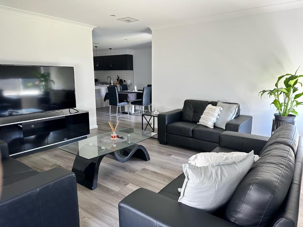 Xquisite, Sanctuary Point