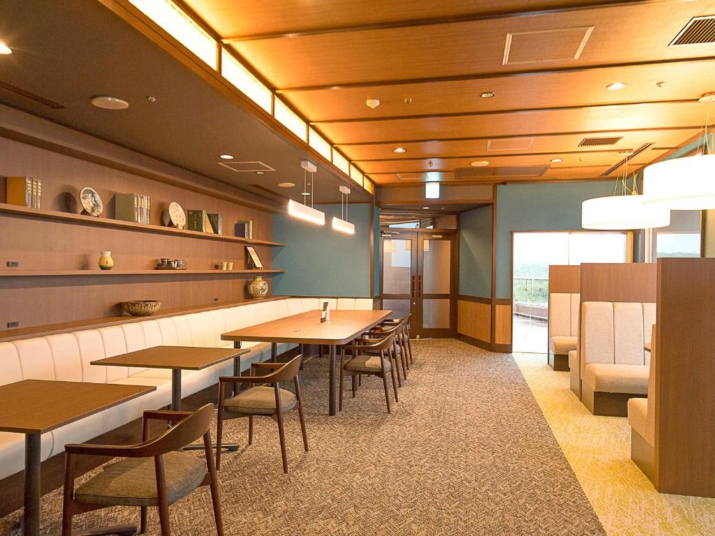 Shared lounge/TV area