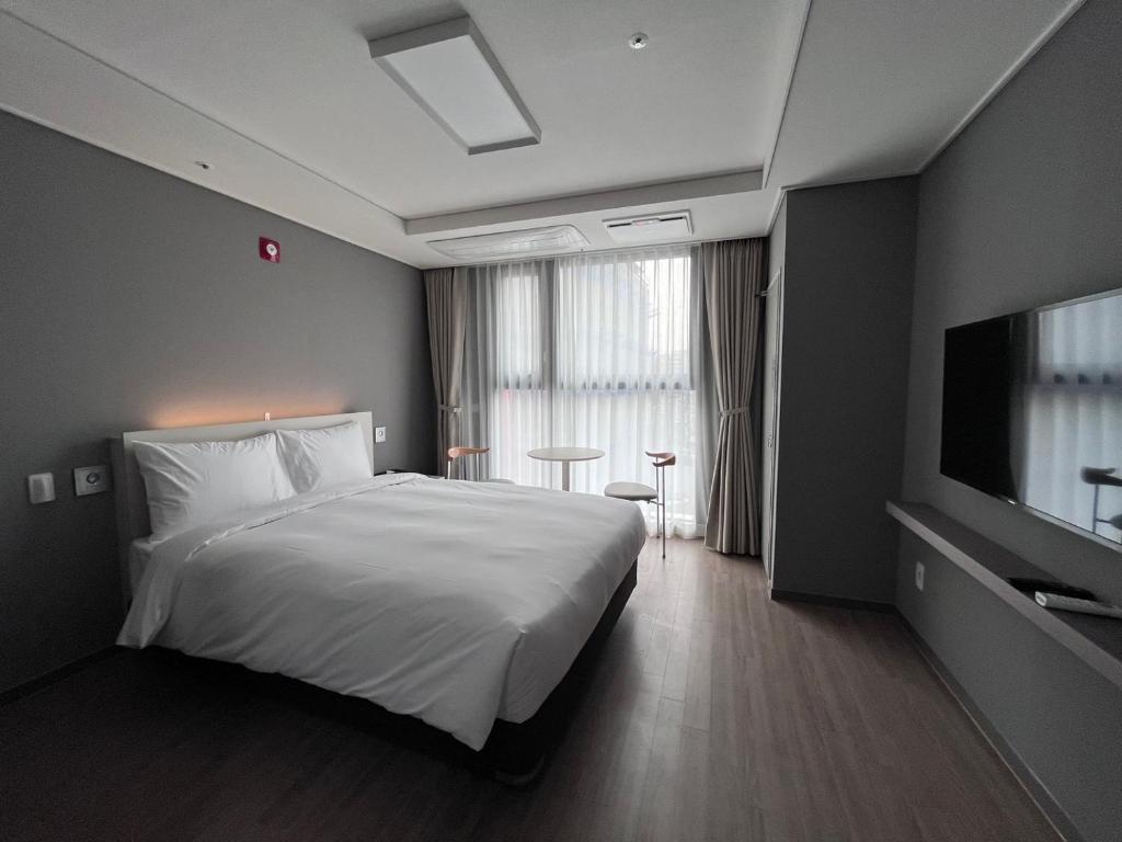 Sollago Myeongdong Hotel & Residence
