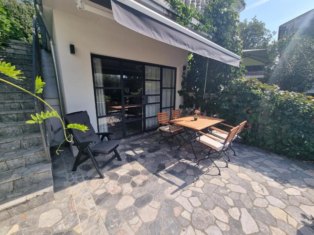 VIL Studio apartment with terrace, Crikvenica