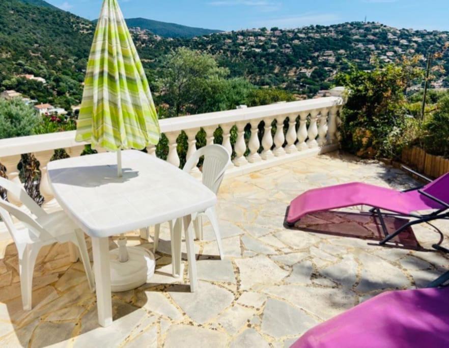 CAVALOC T2 terrasse vue colline - 1
