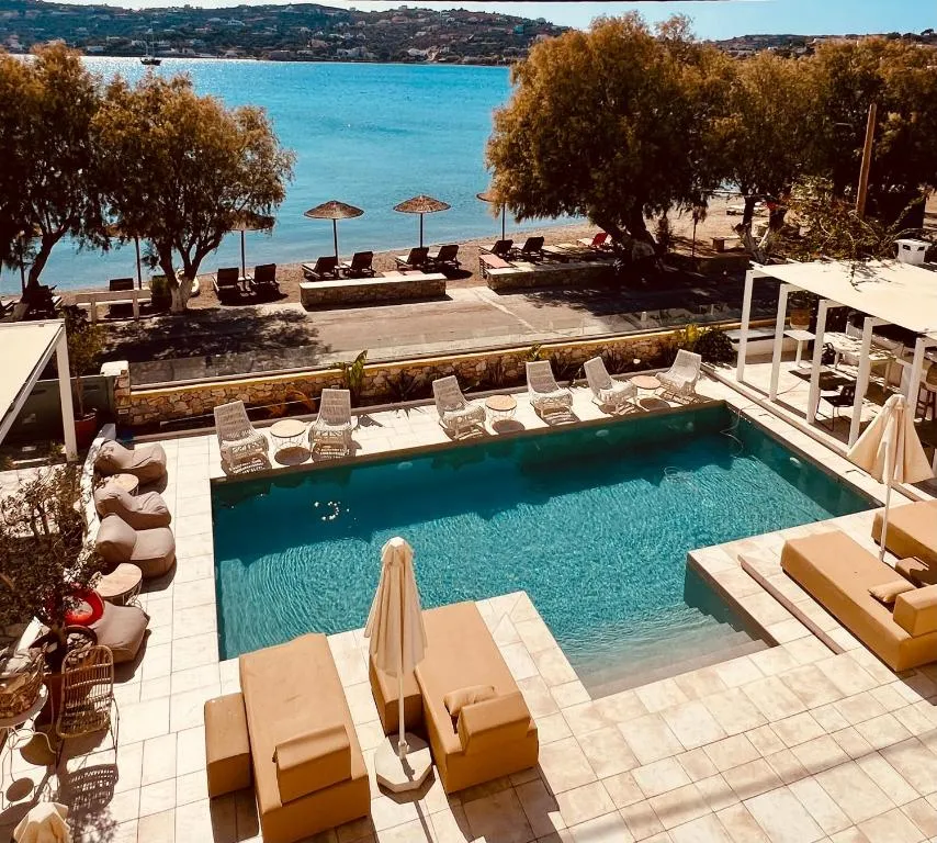 Alidian bay Suites Leros, מלון באלינדה
