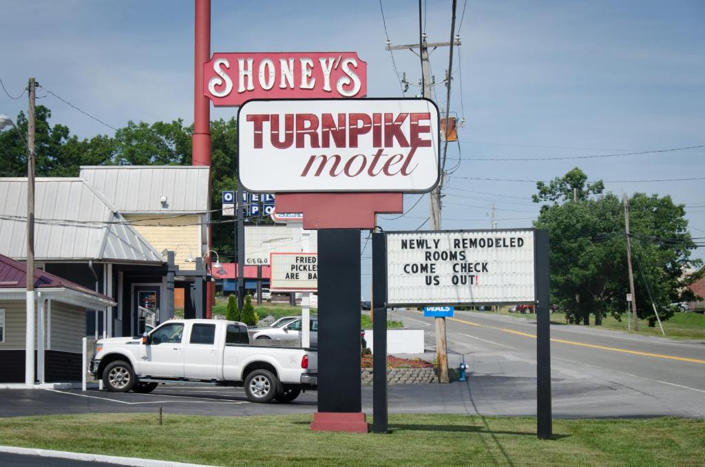 Turnpike Motel photo
