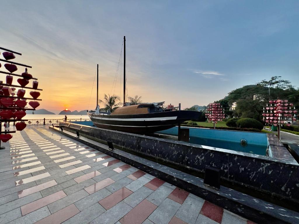 View, Hoa Phuong Hotel in Cat Ba Island