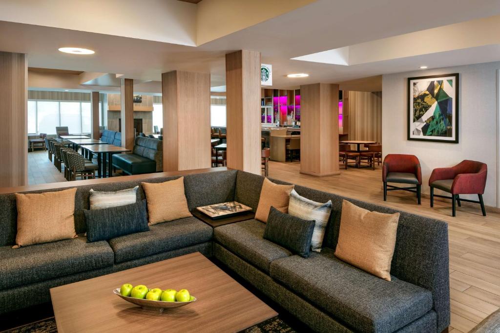 Hyatt Place Fairbanks フロント・ロビー
