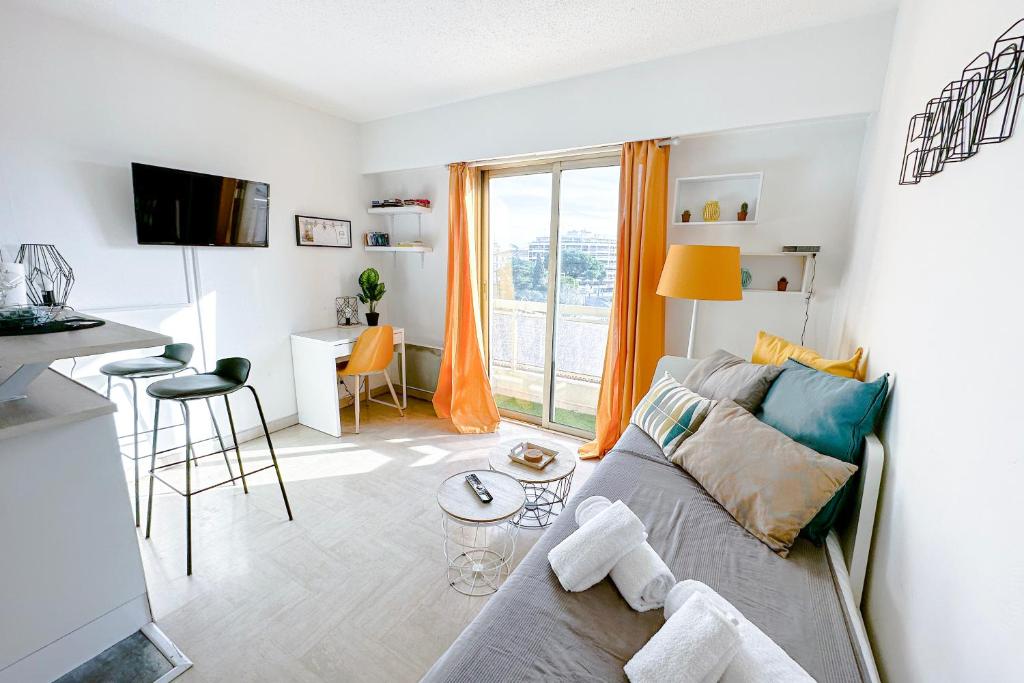 GUIGNON - Apart sunny comfort close to the Port & Station, Antibes
