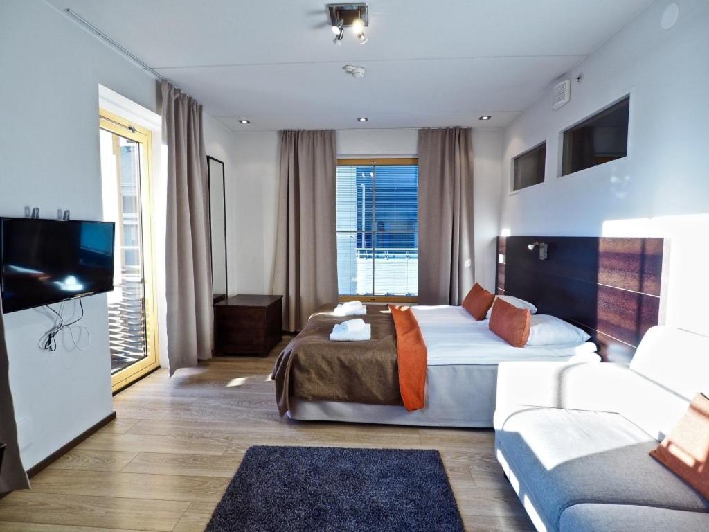 LeviGold Studio C, Levi