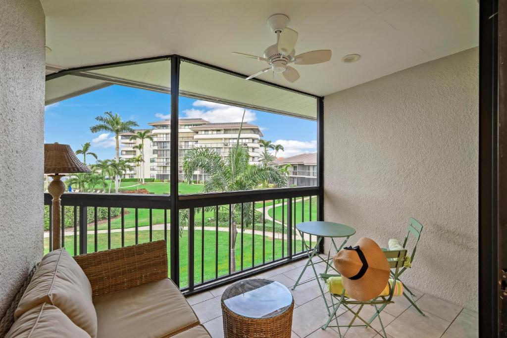 Garden unit with pool, grills and beach access, Marco Island