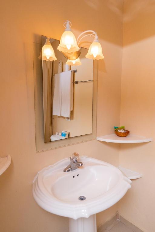 Franklyn D. Resort & Spa — Hotel rooms in Runaway Bay
