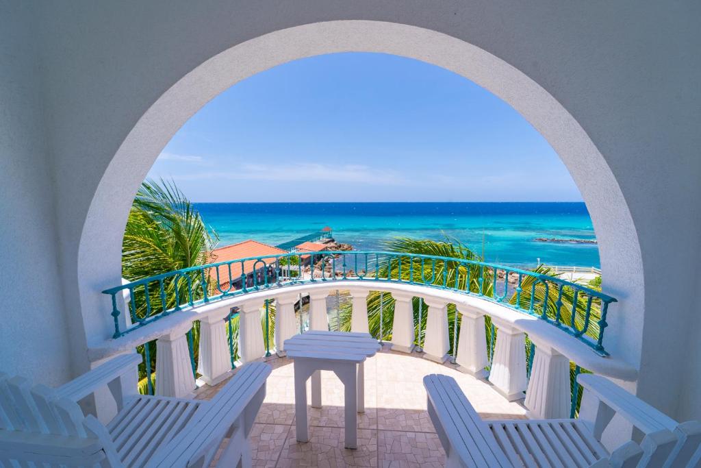 Franklyn D. Resort & Spa — Beach in Runaway Bay