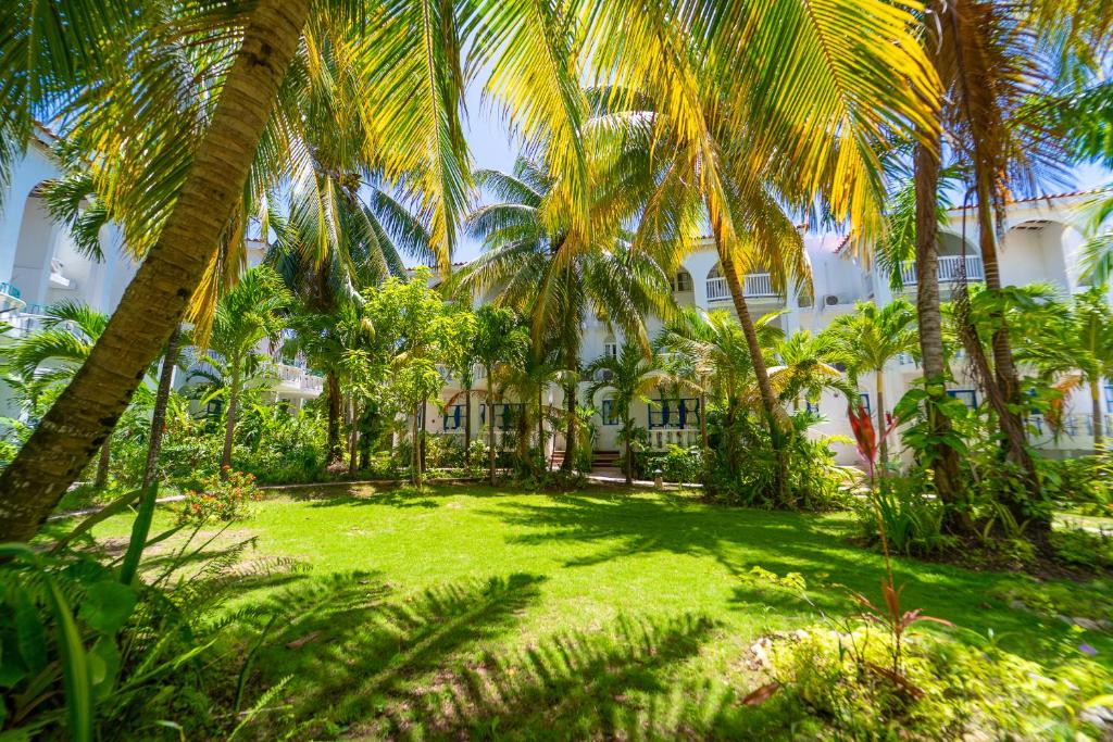 Franklyn D. Resort & Spa — Hotel building in Runaway Bay