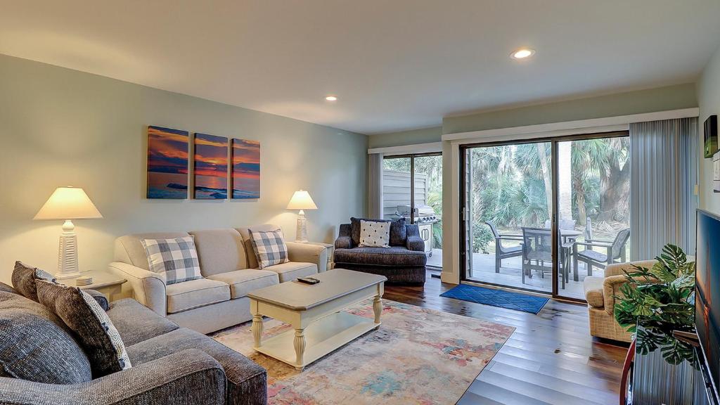 2 BR 25 BA, King, Double, Twin, Sleeper Sofa Bikes & Beach Gear included, Hilton Head Island