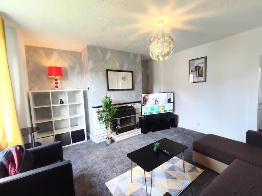 Sigma Crown - Free Street Parking, Earsdon