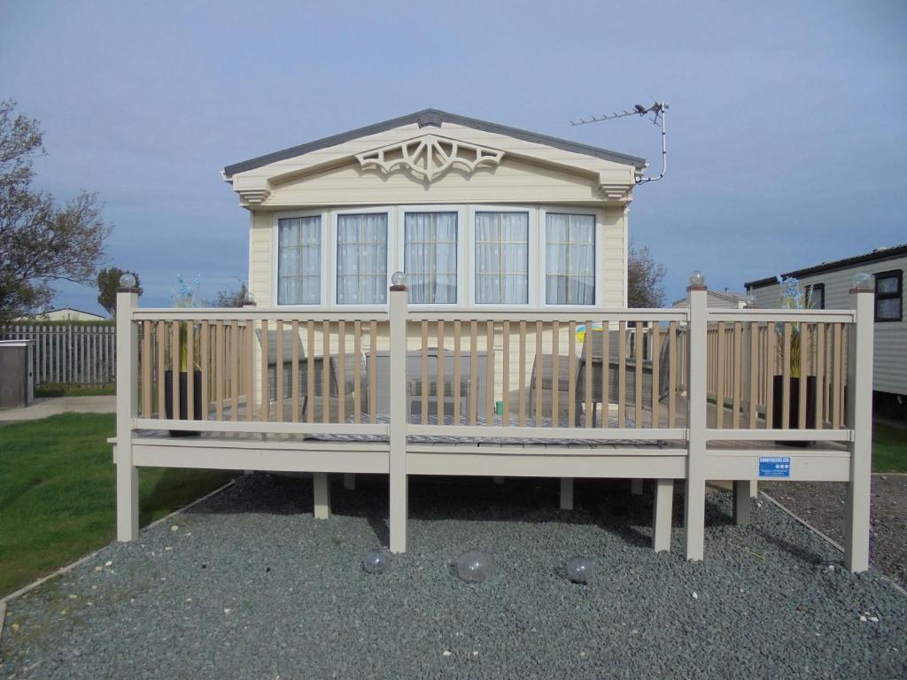 Golden Sands: Granada GS 6 Berth, Central Heated, Large veranda, Access to the beach, Ingoldmells