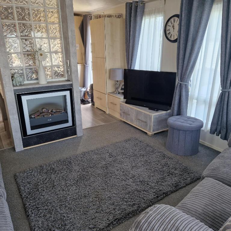 Modern 6 Berth Static Caravan, Hunstanton photo 2