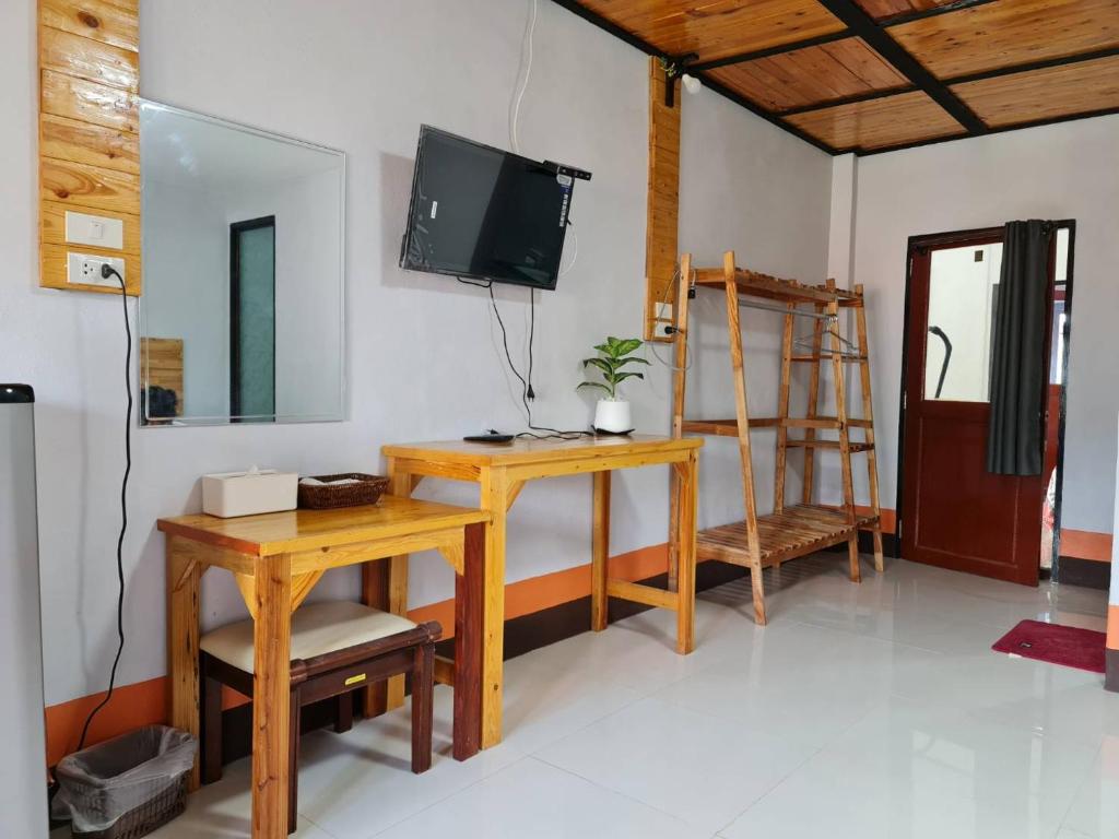Shared lounge/TV area