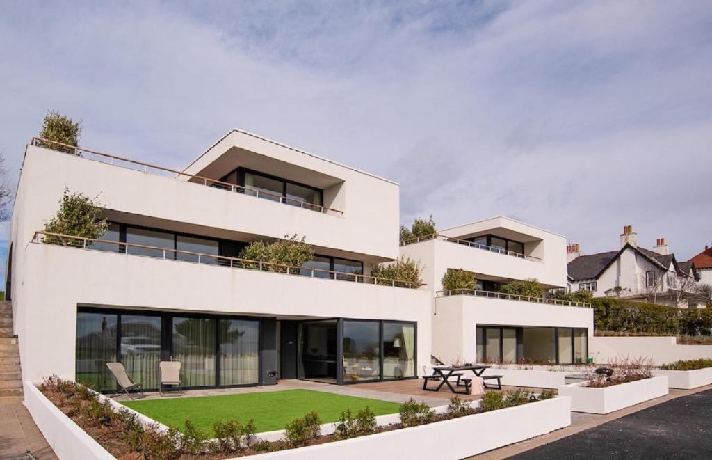 1 The Bay - Stunning contemporary flat on the Scottish coast, Coldingham