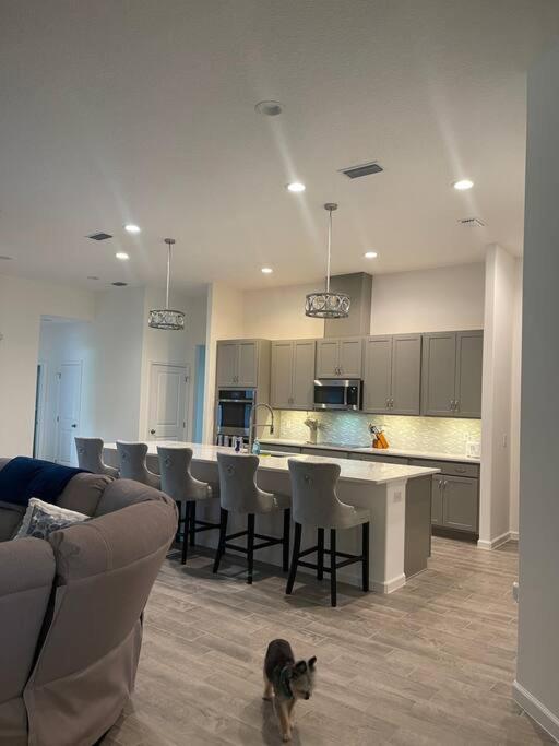 Spacious Home away from Home 5 bedroom / 4 baths