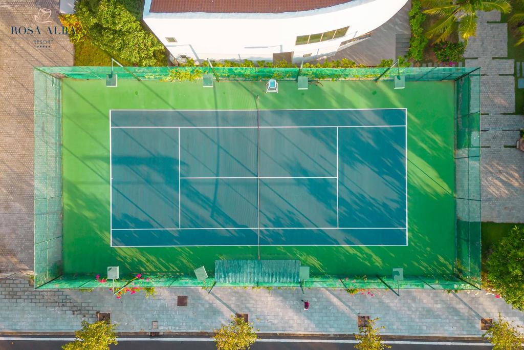 Tennis court