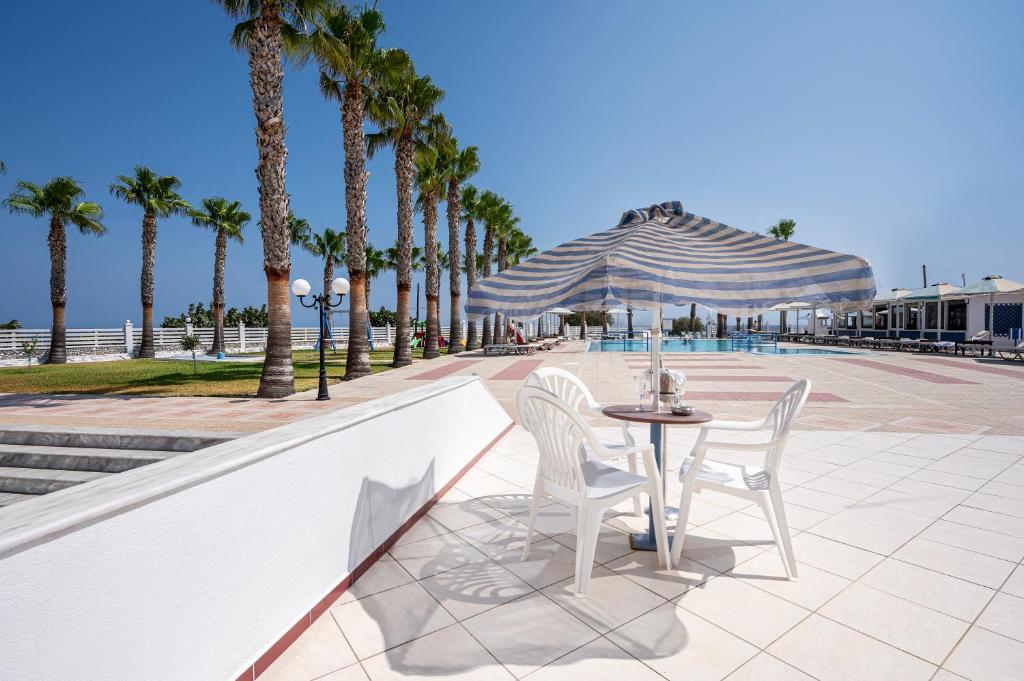 Mammis Beach Hotel — Swimming pool in Kardamena, South Aegean