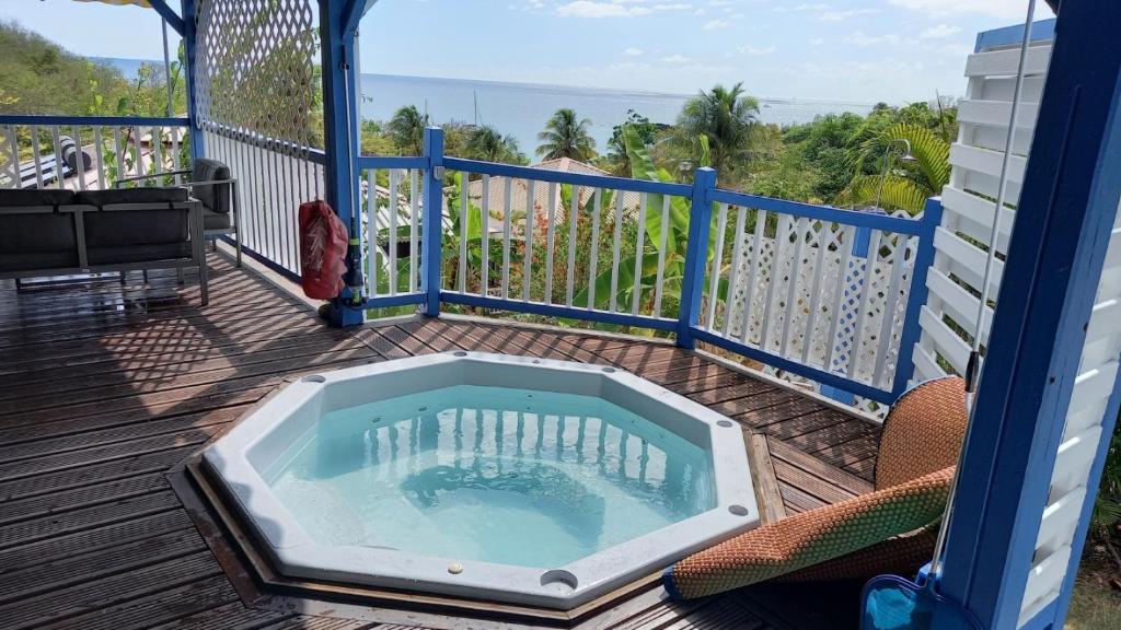 Le Frégate ,belle vue mer , 150M de la plage, SPA privé, Bouillante