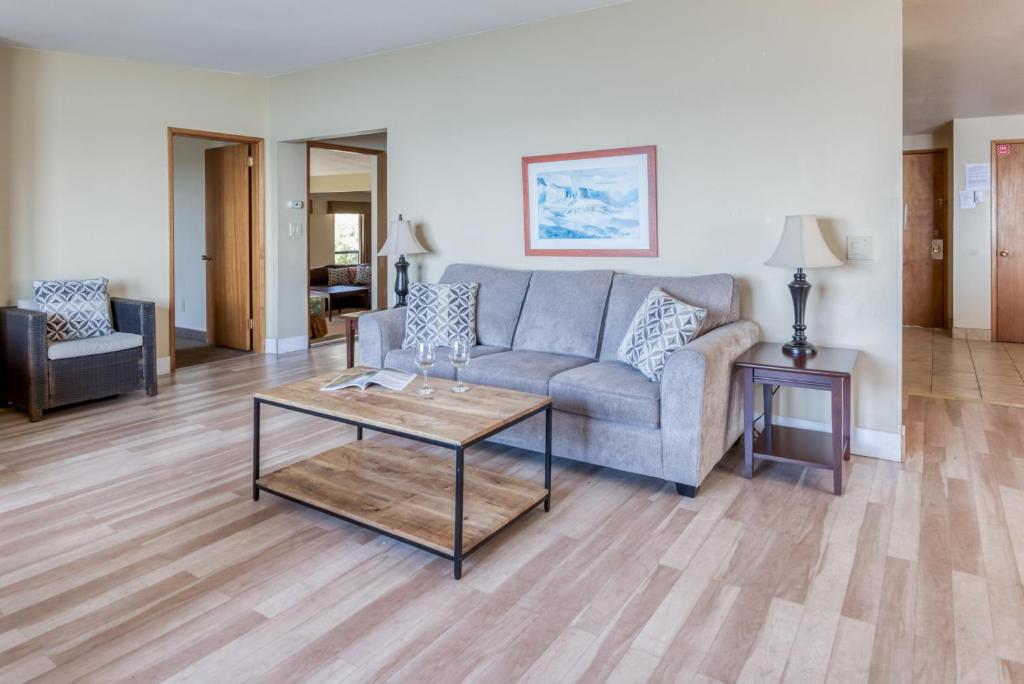 Surf Rider House, Depoe Bay, OR up to 34 OFF Book Now