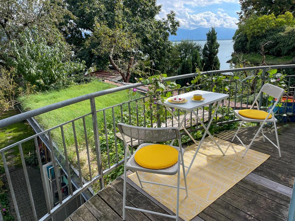 Ferienwohnung Idylle am See - idyllisch auf der Insel mit Balkon und Seesicht und direkter Seelage - 2