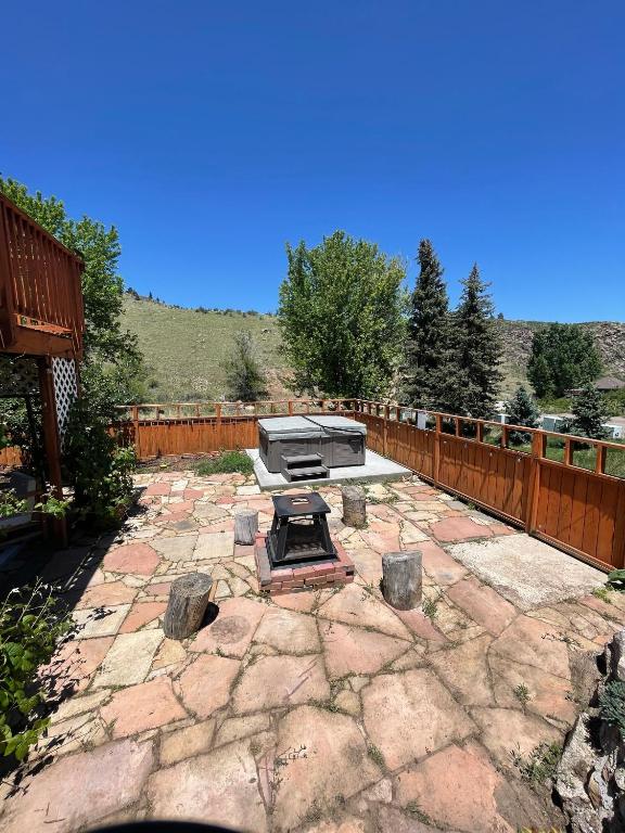 ATTACHED MOTHER-IN-LAW SUITE Soak in the hot tub, star gaze, enjoy the reservoir, hike, bike, kayak and more - Private f Fort Collins - photo 1
