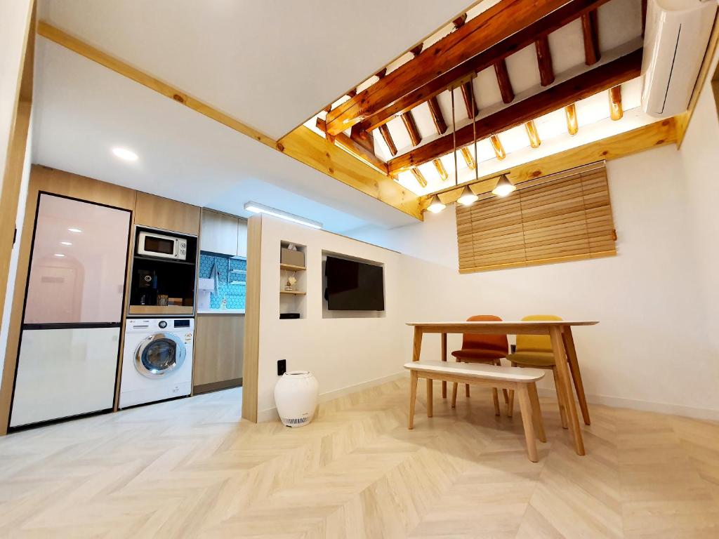 The Seoul House Mapo - Foreigners Only, Seoul